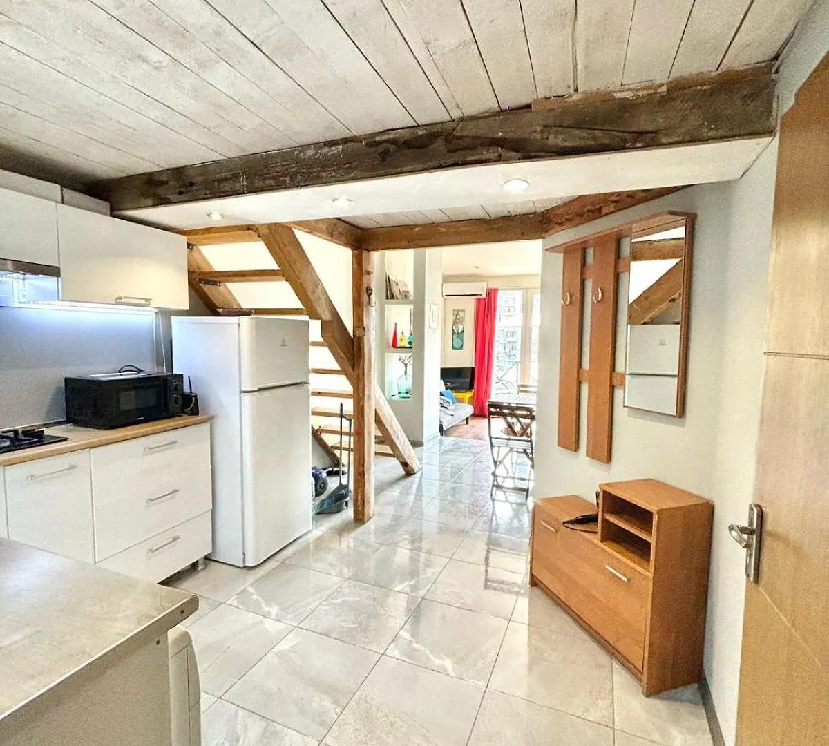 טביליסי Charming Apartment In Historical Building With Smarttv