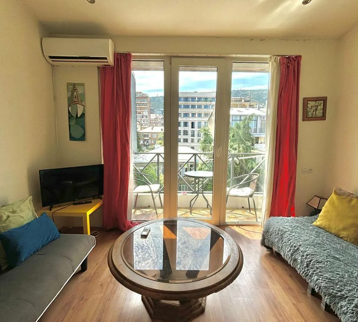 טביליסי Charming Apartment In Historical Building With Smarttv